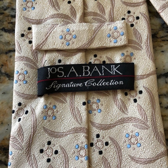 Tan floral Jos A Bank tie - Picture 3 of 5
